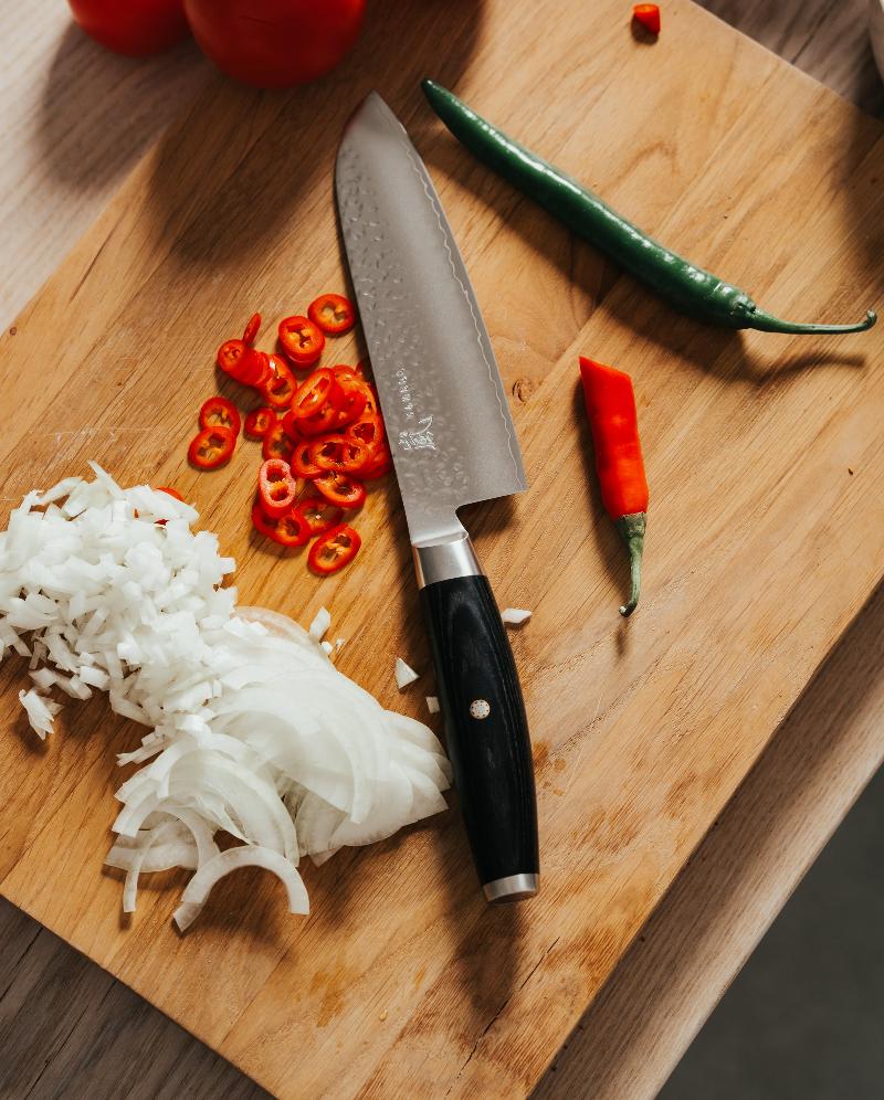 Yaxell_Ketu_santoku_kokkiveitsi_16_5cm