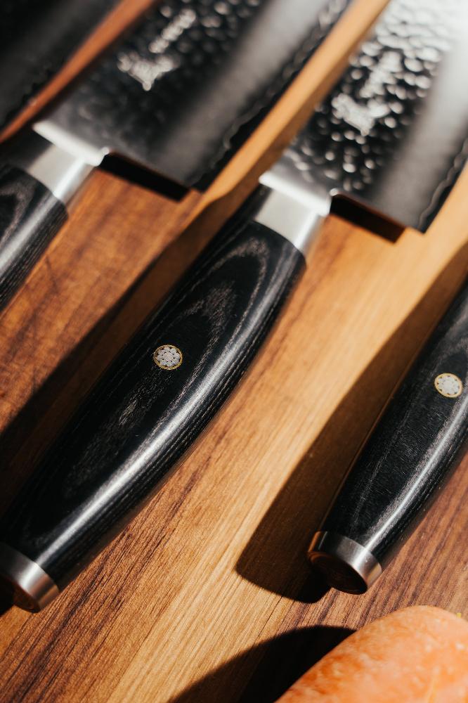 Yaxell_Ketu_santoku_kokkiveitsi_16_5cm