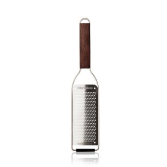 Microplane_raastin_puukahvalla__hieno